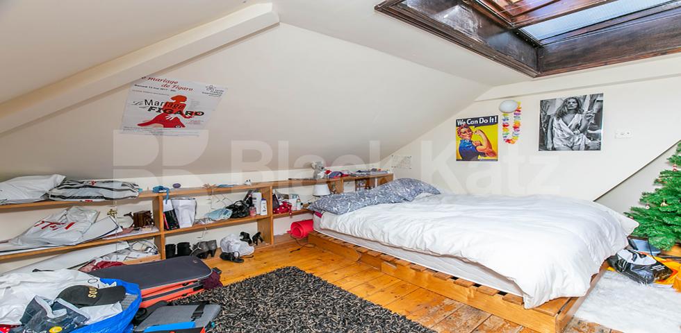 			2 Bedroom, 1 bath, 1 reception Apartment			 Hartham Road, HILLMARTON CONSERVATION AREA